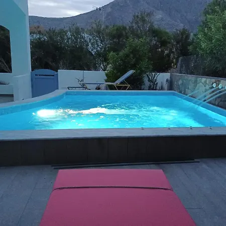 Located By The Sea One Beachfront Private Captain Lazaros Pool With Loft In 750sqm Spacious Private Plot-jacuzzi-sunrelax-furnished Terace-gazebo-private Parking,sleep 3 Adults And 2 Children, Just Steps From The Black Beach-seaview Villa Perissa (Santorini)
