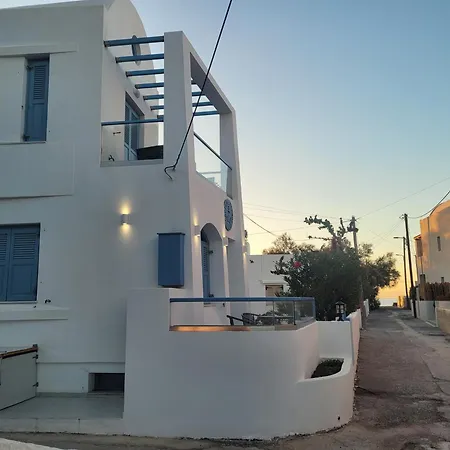 Captain Lazaros Detached Beach Villa And Suites (Adults Only)