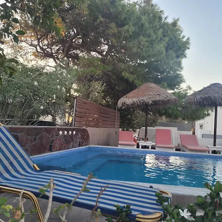 빌라 Captain Lazaros Detached Beach Villa And Suites (Adults Only) 페리사