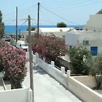 Captain Lazaros Villa: Black With Pool And Sea View * Perissa (Santorini)