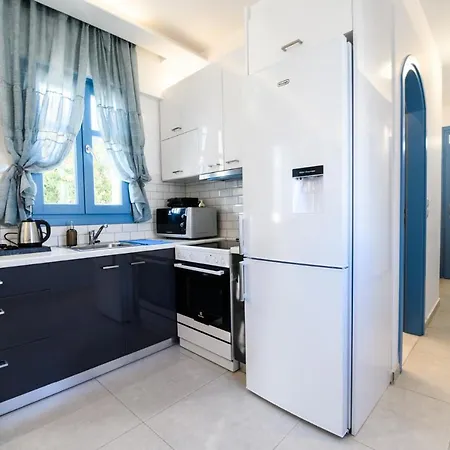 Located By The Sea One Beachfront Detach Private Captain Lazaros Pool With Loft In 750sqm Spacious Private Plot-jacuzzi-sunrelax-furnished Terace-gazebo-private Parking,sleep 3 Adults And 2 Children, Just Steps From The Black Beach-seaview Perissa (Santorini)