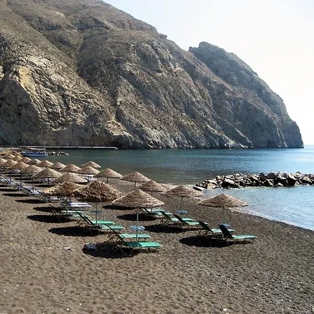 Located By The Sea One Beachfront Private Captain Lazaros Pool With Loft In 750sqm Spacious Private Plot-jacuzzi-sunrelax-furnished Terace-gazebo-private Parking,sleep 3 Adults And 2 Children, Just Steps From The Black Beach-seaview Perissa (Santorini)